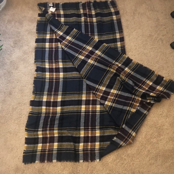 NWT, Blanket Scarf, Plaid - Picture 3 of 3